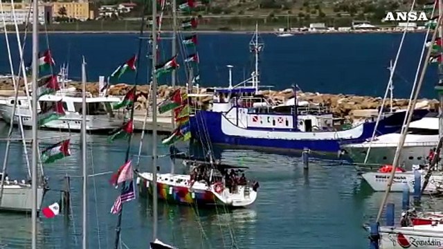 Global Sumud Flotilla salpa da Augusta, oltre 60 barche dirette a Gaza