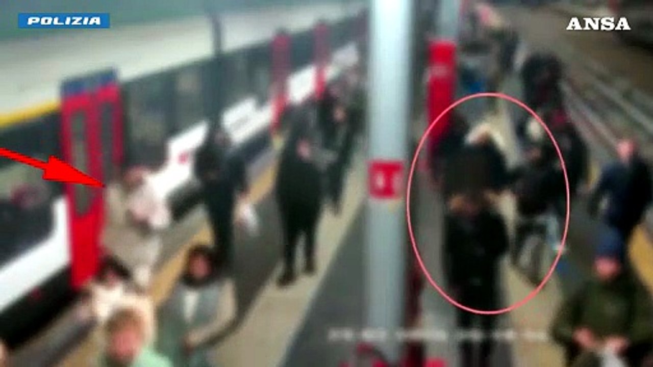 Pedinato e rapinato, nel mirino un orologio da 40mila euro: tre arresti a Milano