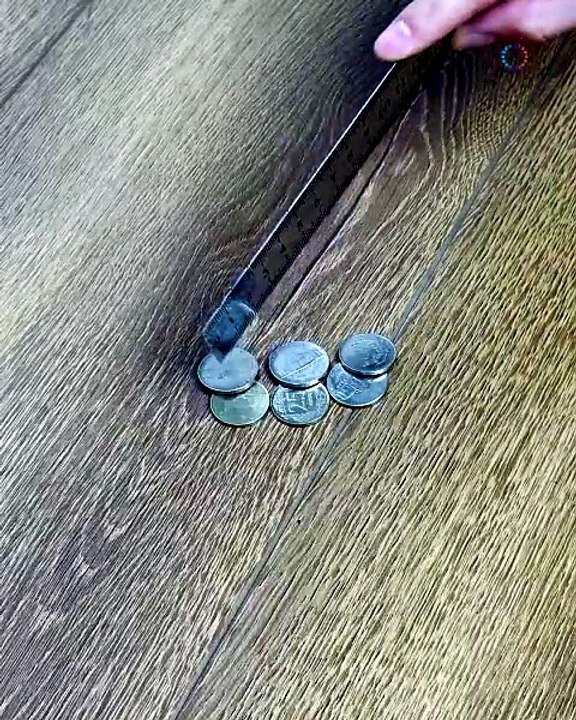 Can you explain this coin trick? 🧠