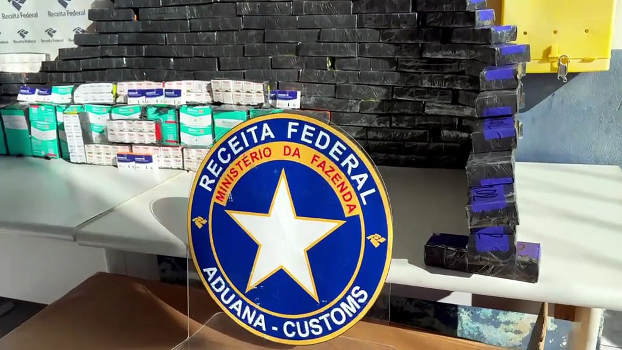Receita Federal apreende carga milionária com mais de 2 mil caixas de medicamentos emagrecedores escondidas em transportadora de Cascavel