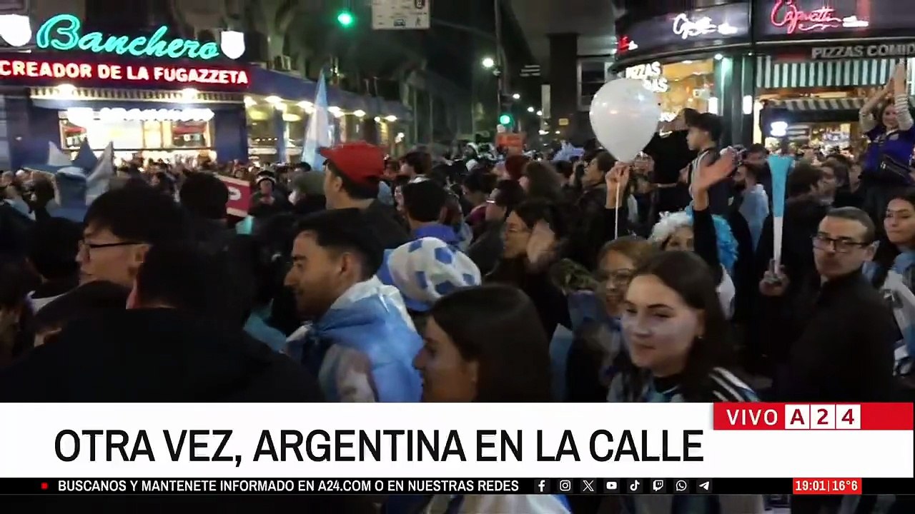 Colapso de tránsito en Avenida Corrientes por festejos