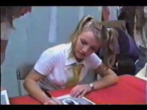 Britney Spears - Signing Autographs