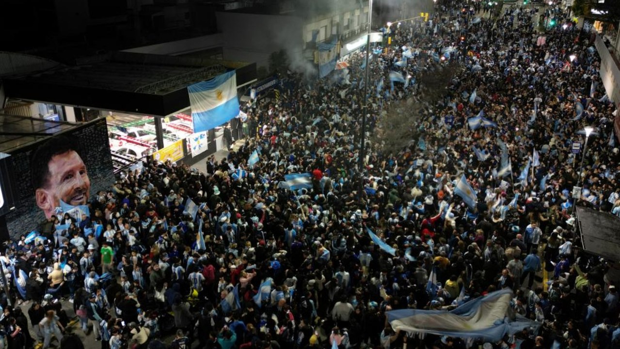 La locura del pueblo argentino con la remontada de su selección  