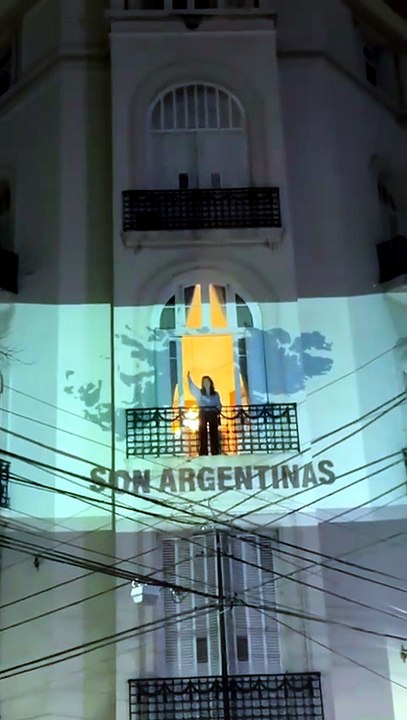 El balcón de CFK se iluminó con las Malvinas: " Son argentinas"
