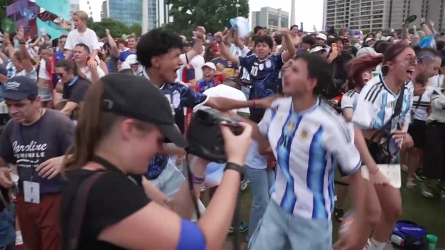 Argentine supporters celebrate in Atlanta fan festival as Argentina beat England 2-1