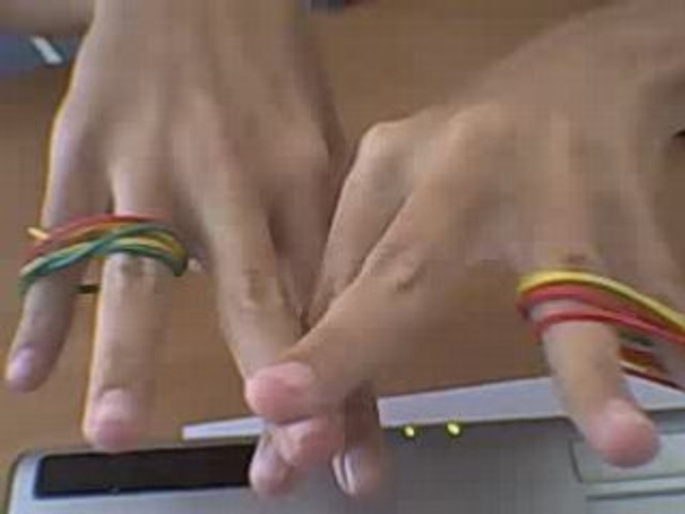 Les elastique a 2 main