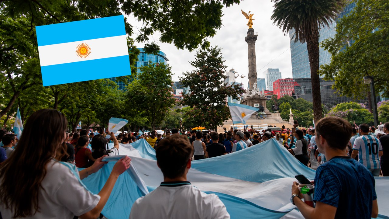 Afición de Argentina toma el Ángel de la Independencia en CDMX para festejar el pase a la final del Mundial 2026