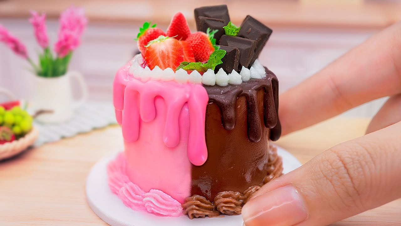 Easy Making Sweet Miniature Chocolate and Straw...