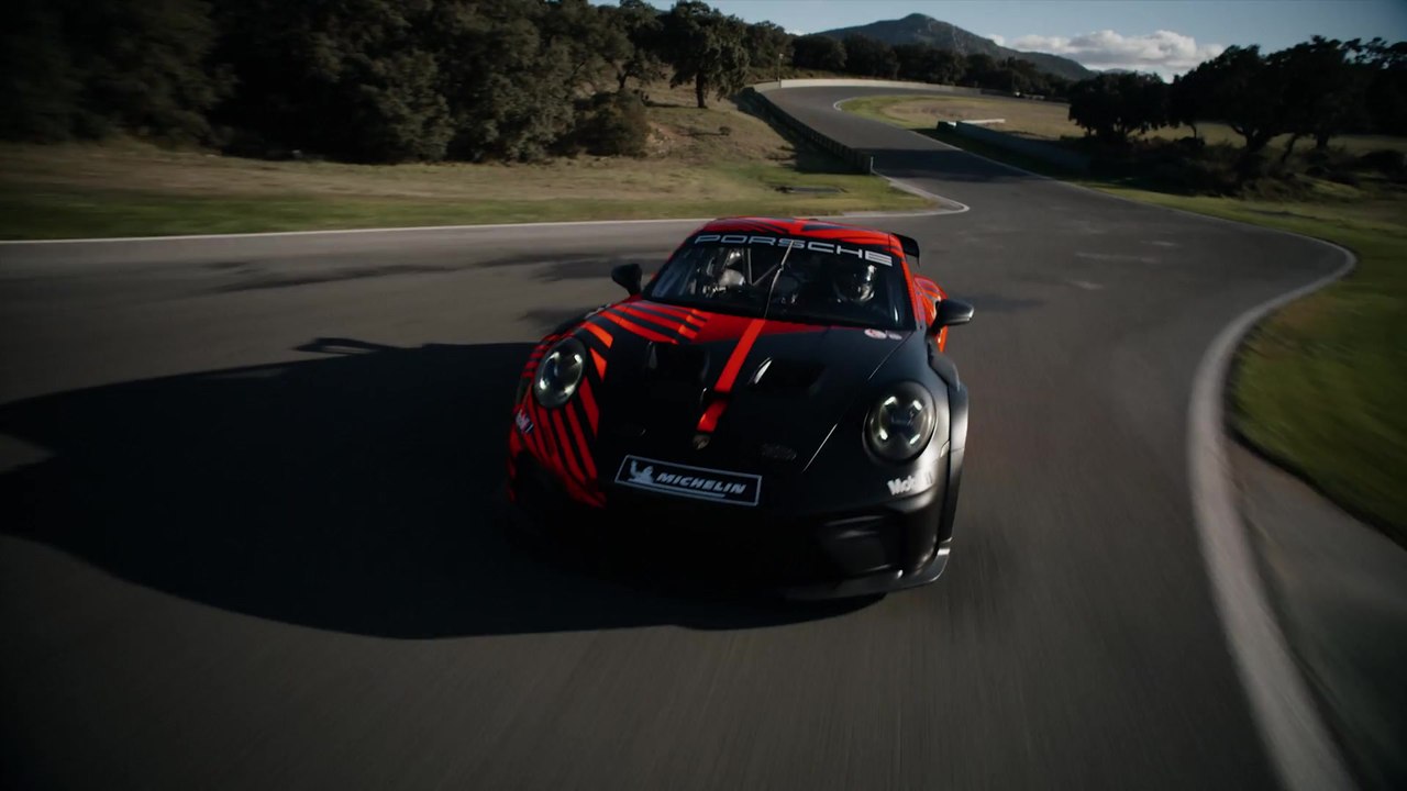 The new Porsche 911 GT4 R on track