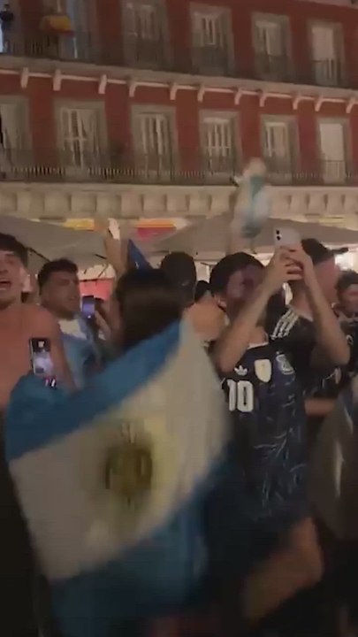 Argentinos toman la Plaza Mayor de Madrid