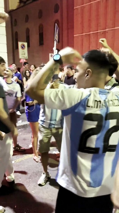A Milano spunta il sosia di... Lautaro! I tifosi argentini impazziscono