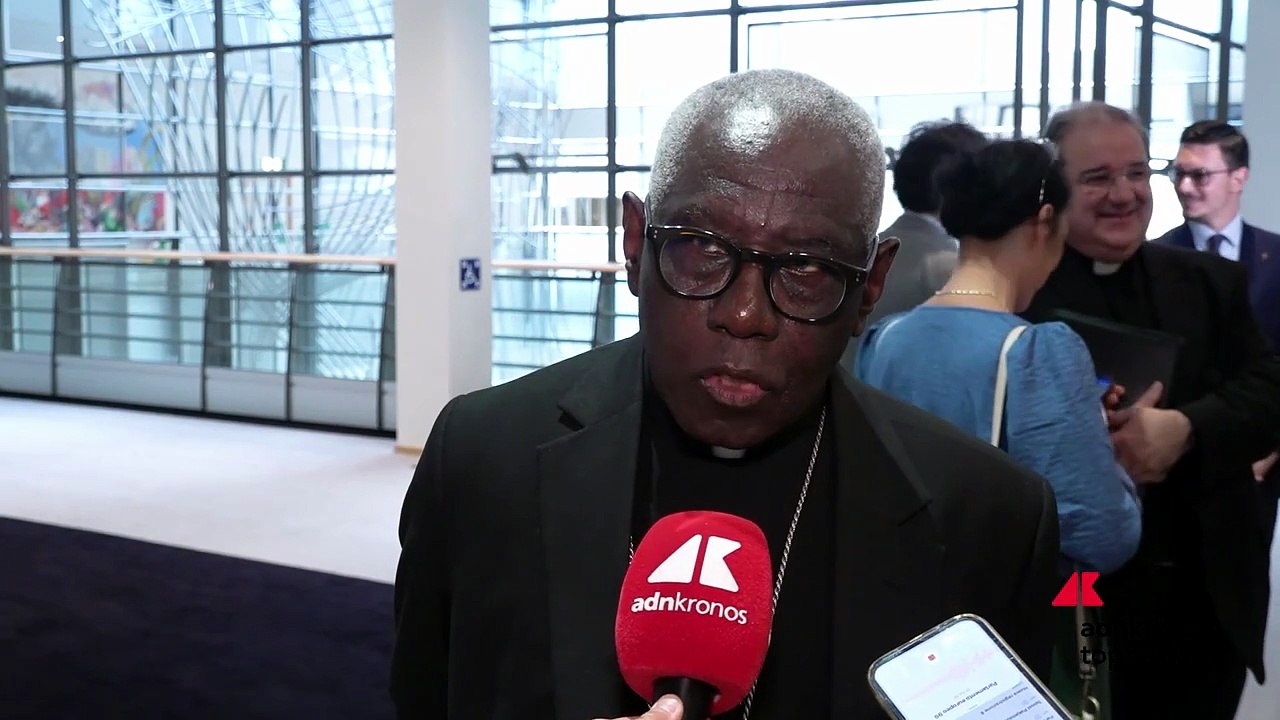 Card. Sarah: “Rispettare l’autodeterminazione dei popoli e la loro convinzione religiosa"
