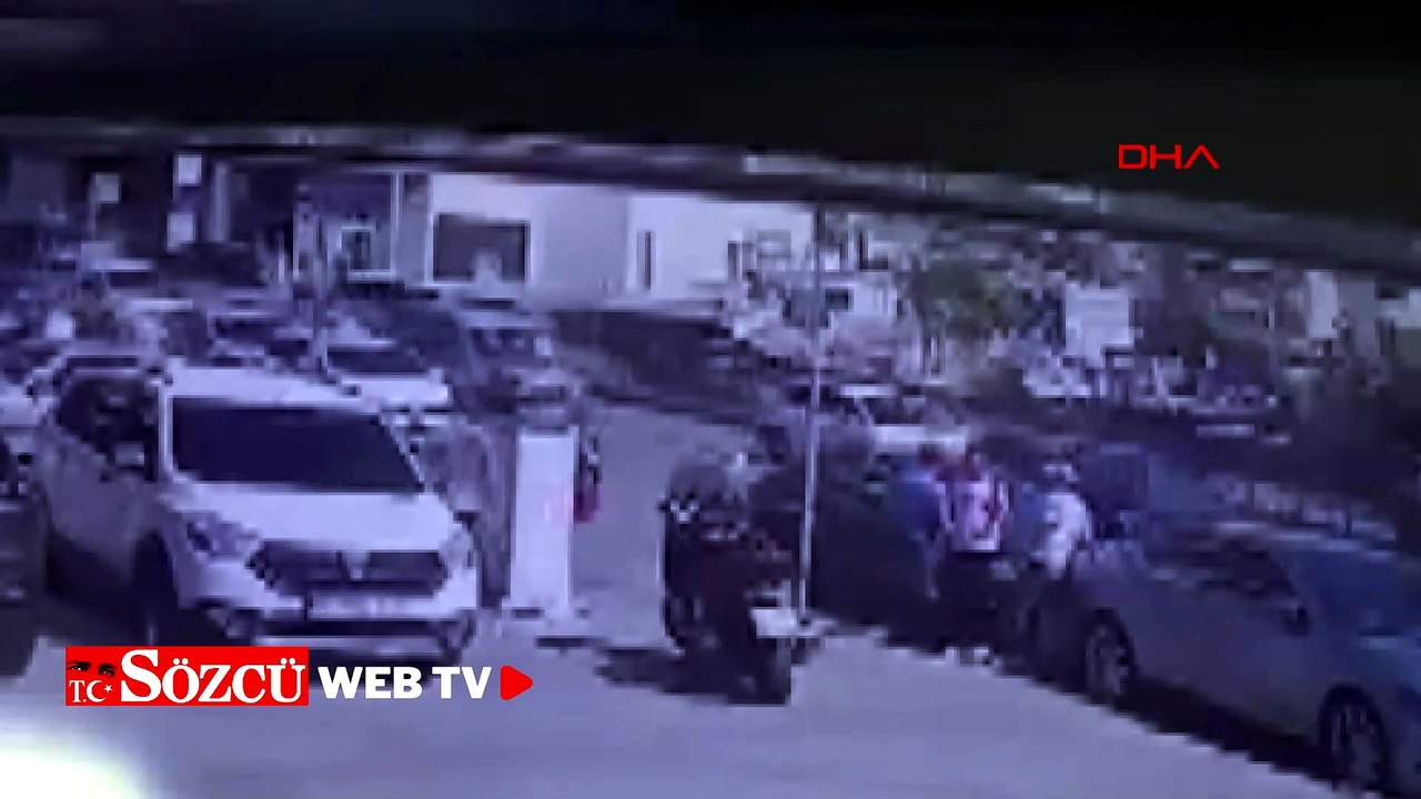Tuzla’da malzeme yüklü kamyonet yola devrildi: kaza kamerada