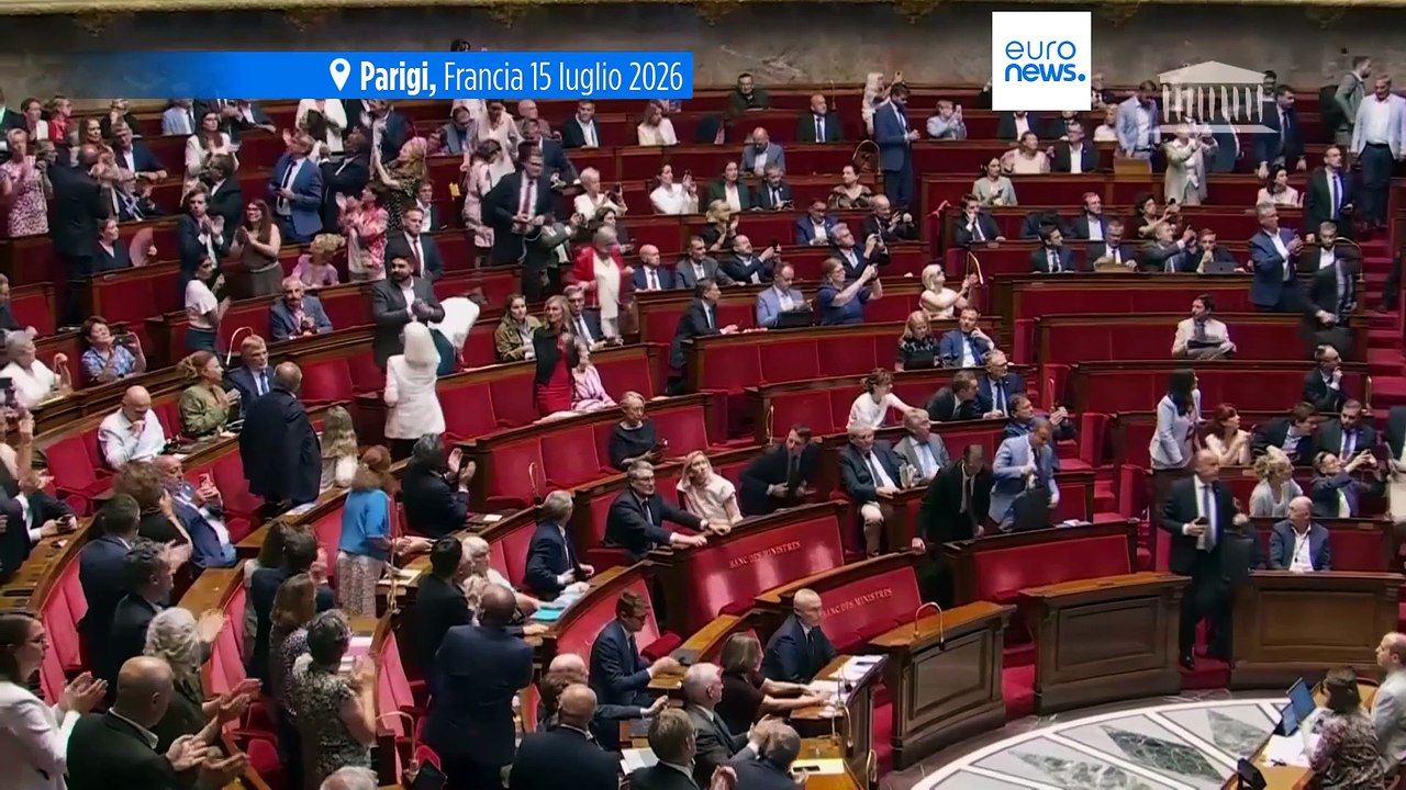 Francia approva legge sul fine vita: cosa prevede e quali sono le condizioni per suicidio assistito