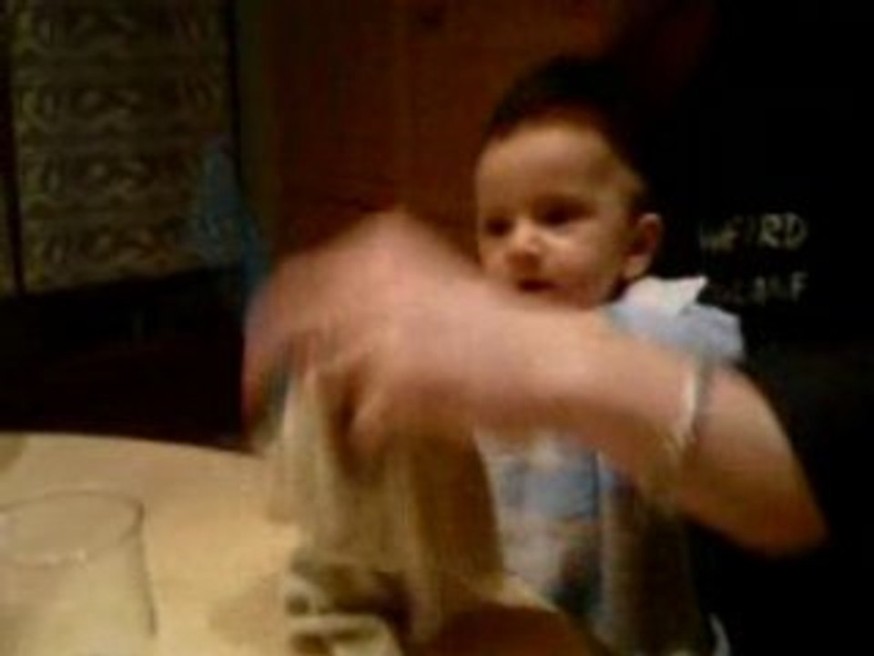 enzo fait le kangourou