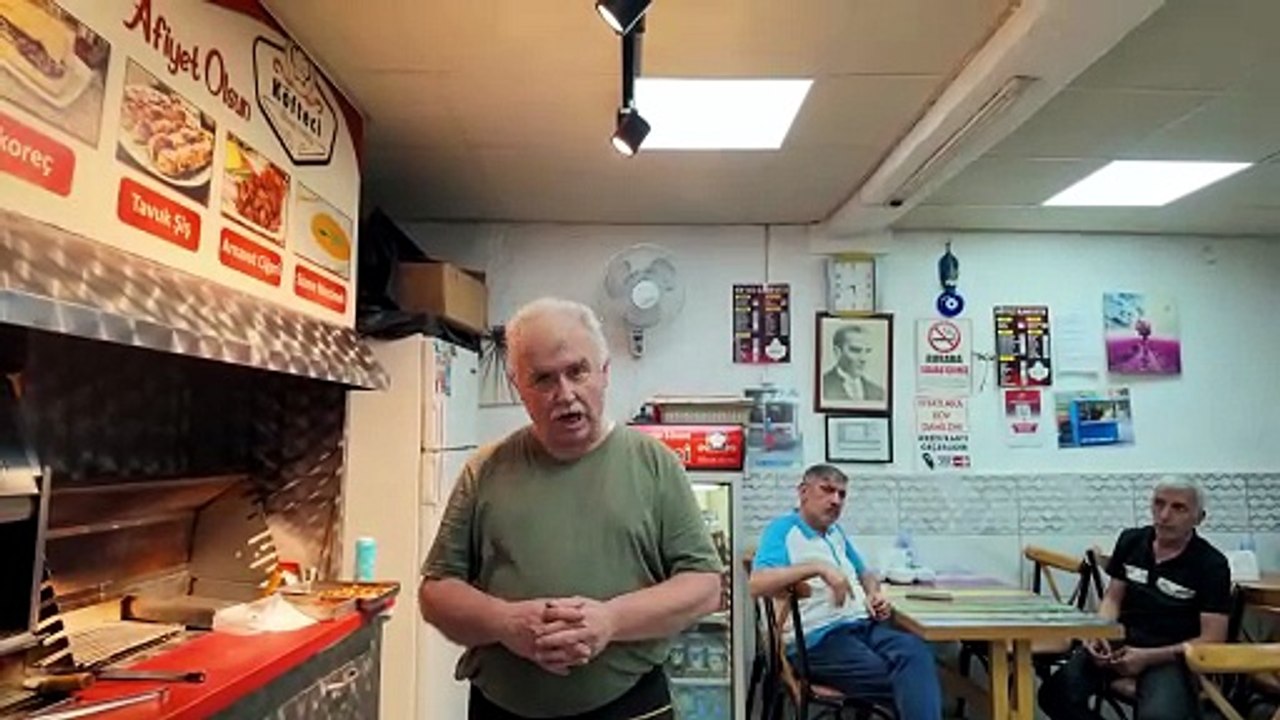 İstanbul'un En Güzel Tereyağlı Mercimek Çorbası ve Anne Köftesi İlhan Usta Sokak Lezzetleri Tel 🢃