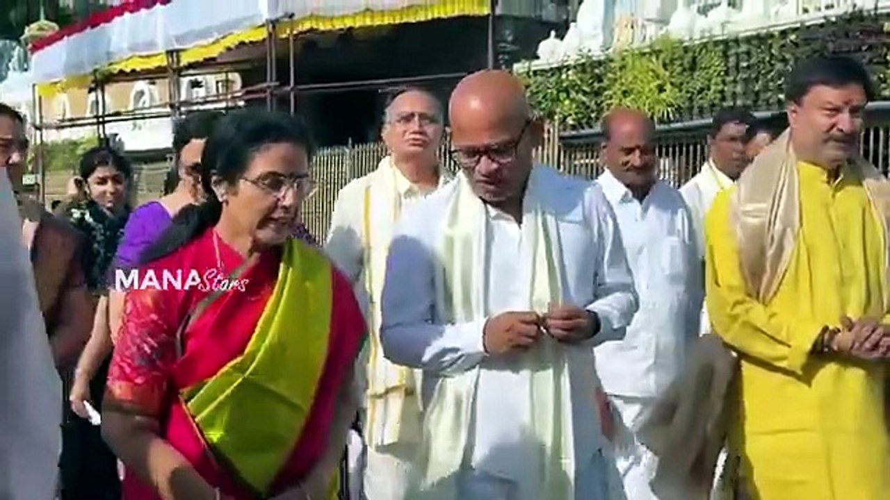 CM Chandrababu Naidu Wife Nara Bhuvaneswari Vis...
