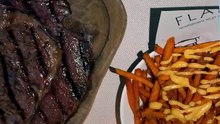 Η Σίσσυ Χρηστίδου στο Flame Restaurant στο Costa Navarino