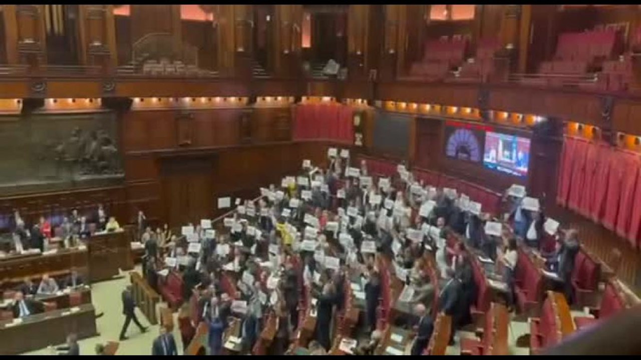 L.elettorale, proteste in aula Camera opposizioni: "Meloni ha fallito"