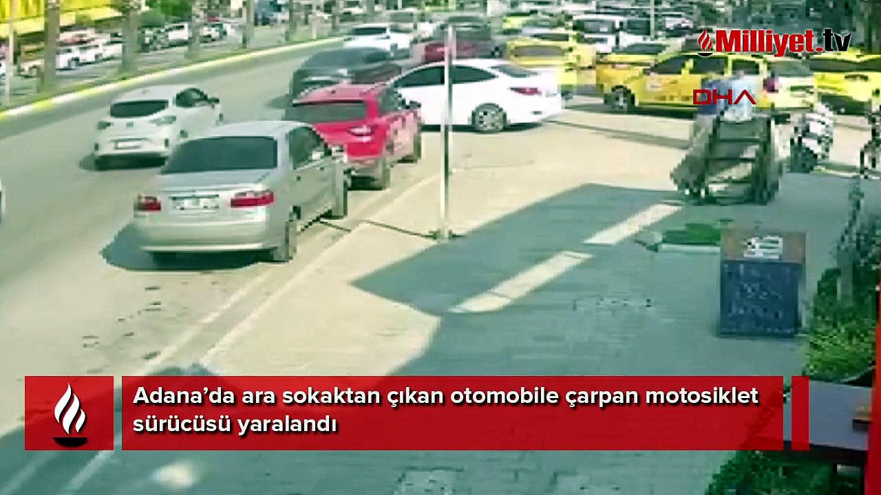 Motosiklet sürücüsü takla atıp, asfalt zemine düştü!