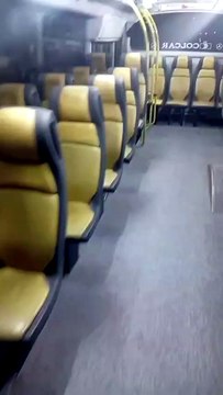 Descontrol en los festejos: así quedó un colectivo en Bahía