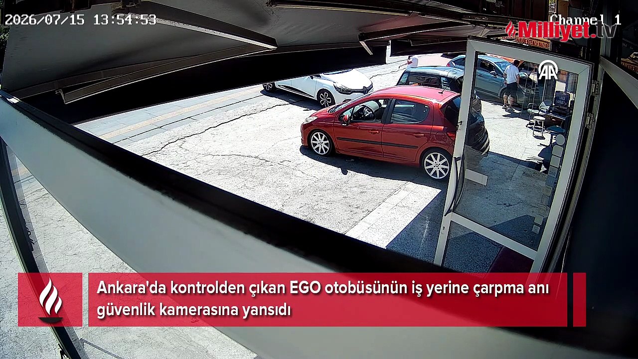 Ankara'da EGO otobüsünün iş yerine çarpma anı güvenlik kamerasında