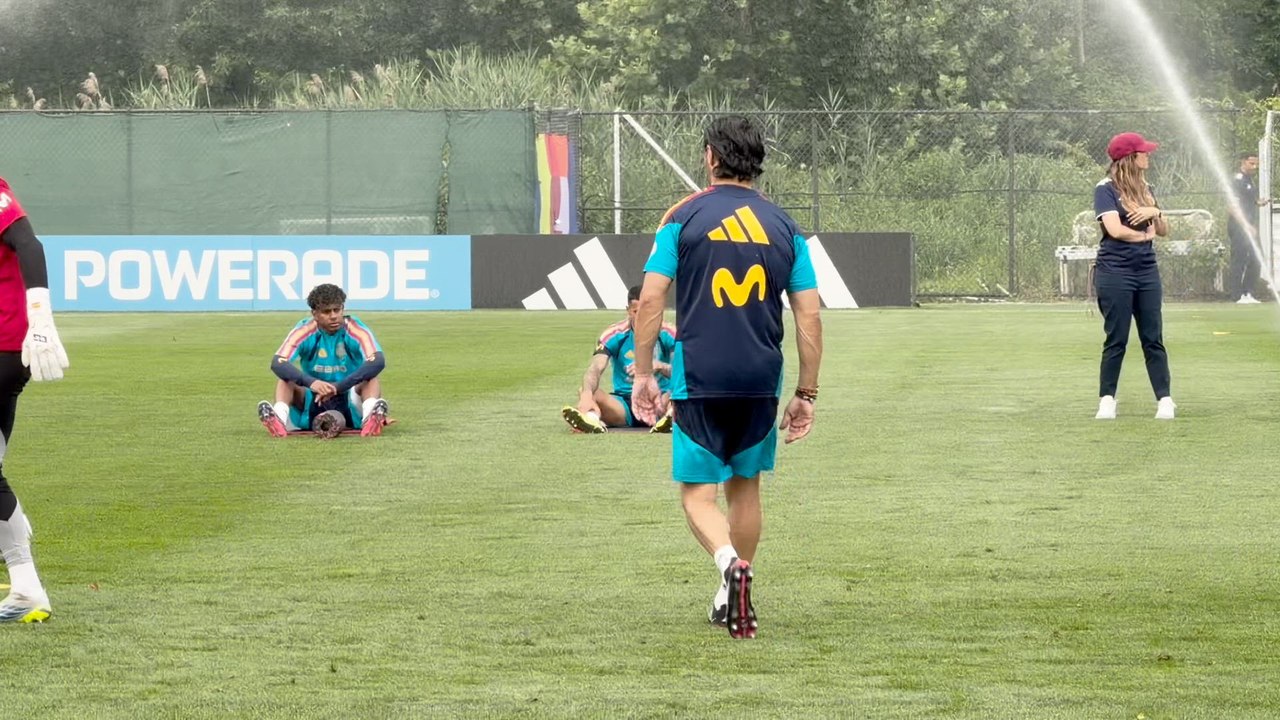 Lamine no entrena y tiene un vendaje en el musl...
