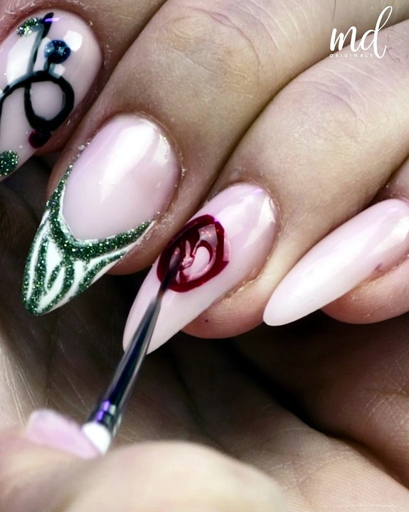 Holly jolly Christmas nails! 🎄🎁