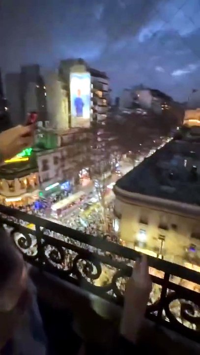 El festejo de Charly García tras el triunfo de Argentina sobre Inglaterra