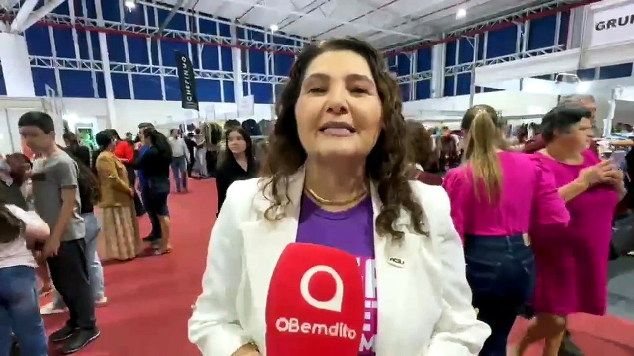 Multidão aproveita primeiro dia de compras no Mega Outlet Umuarama