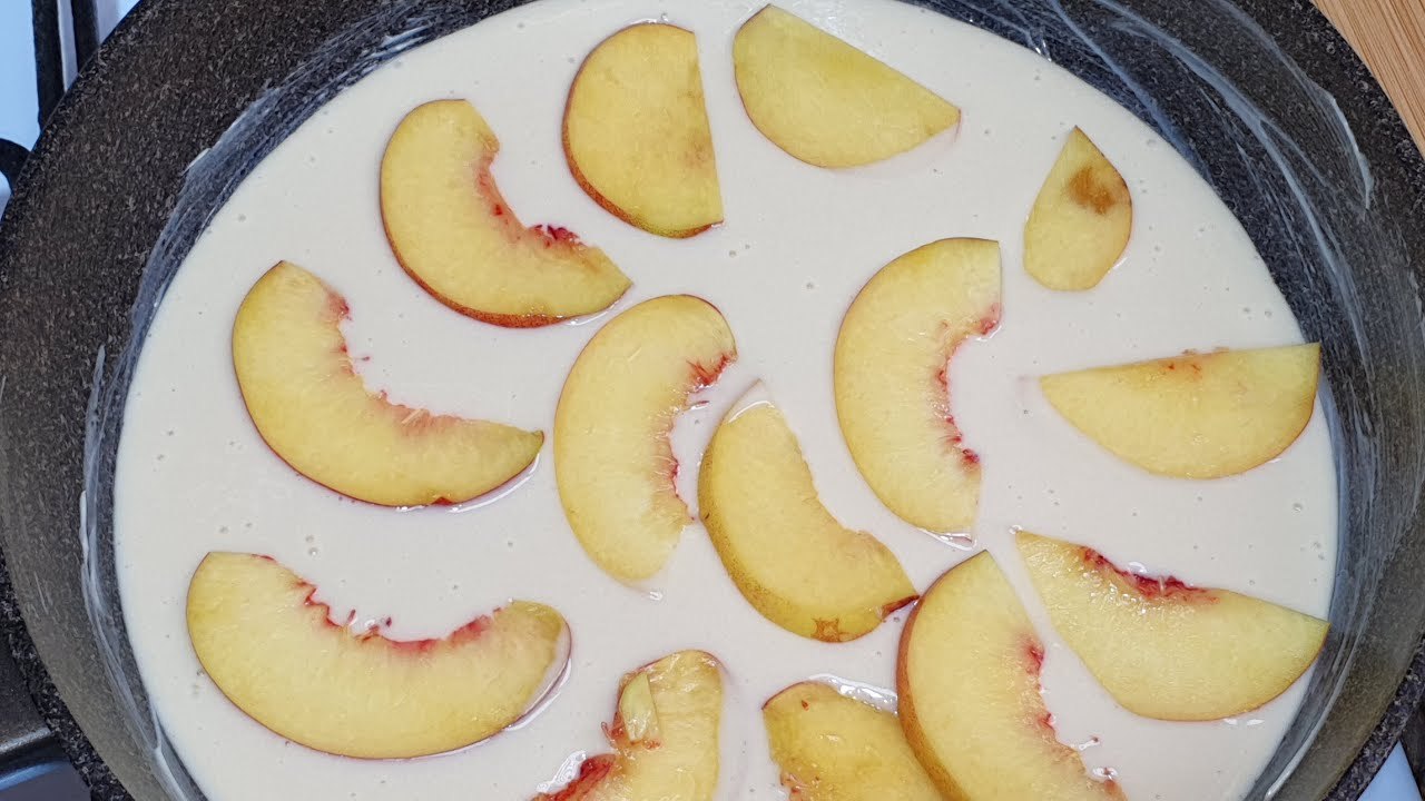 Die beste Torte in einer Pfanne! Ei und Obst für 10 Minuten, kein Ofen, keine Hefe!