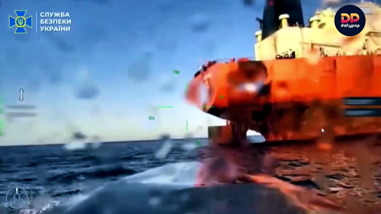 Momento del ataque de drones marinos contra petroleros rusos