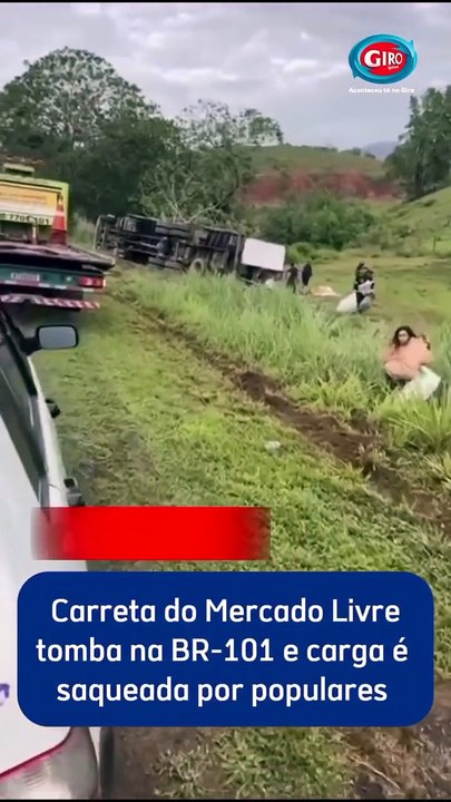 Carreta do Mercado Livre tomba na BR-101 e carga é saqueada por populares no ES