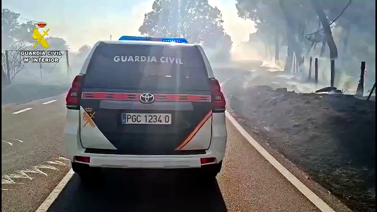 La Guardia Civil trabaja en el incendio de Lozoyuela (Madrid)