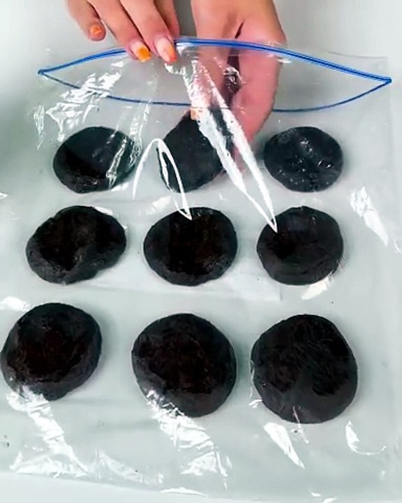 Clever freezer storage hack for baked goods🍪✨