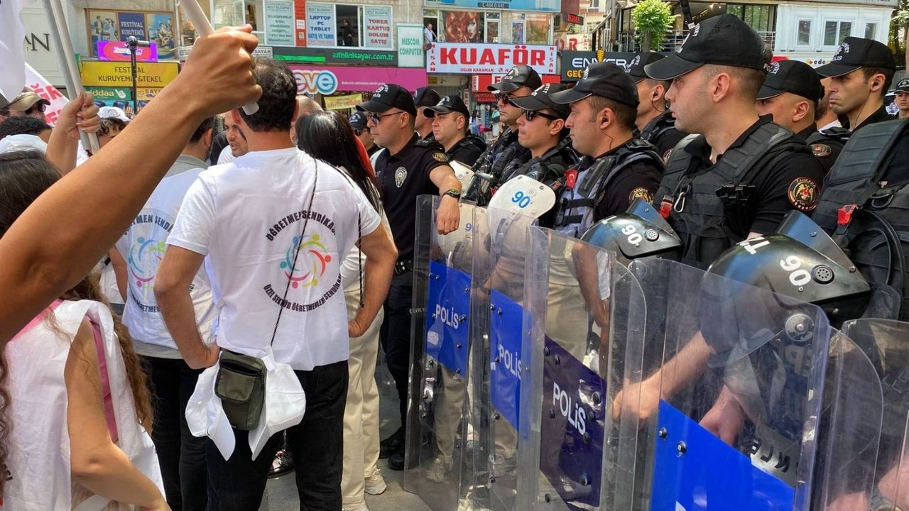 Özel Sektör Öğretmenleri Sendikası'ndan gözaltılara tepki: Haklarımızı kazanana kadar meydanları da Ankara'yı da terk etmiyoruz!
