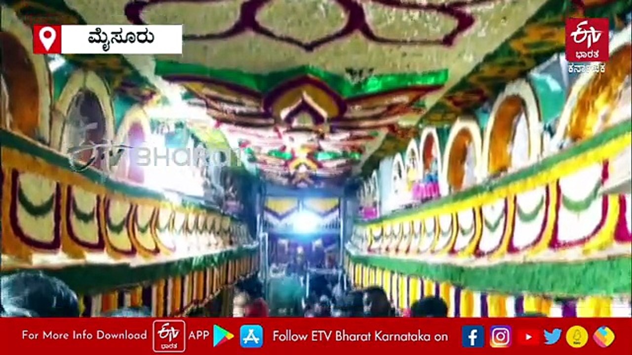 ಚಾಮುಂಡಿ ಬೆಟ್ಟದಲ್ಲಿ ಆಷಾಢ ಶುಕ್ರವಾರದ ಸಂಭ್ರಮ: ಡಿಕೆಶಿ ನೀಡಿದ ಹಸಿರು ರೇಷ್ಮೆ ಸೀರೆಯಲ್ಲಿ ಚಾಮುಂಡಿ ತಾಯಿಗೆ ಲಕ್ಷ್ಮೀ ಅಲಂಕಾರ