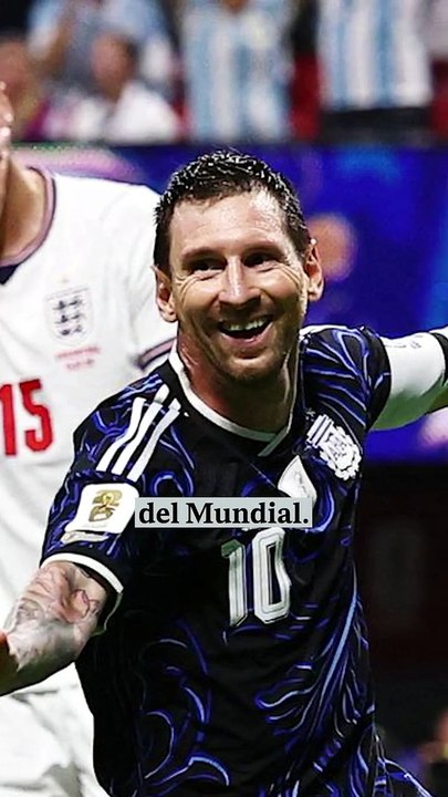 La historia detrás de la icónica foto de Messi bañando al bebé Lamine Yamal