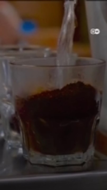 الأزمات العالمية تهدد فنجان القهوة وكوب الشاي