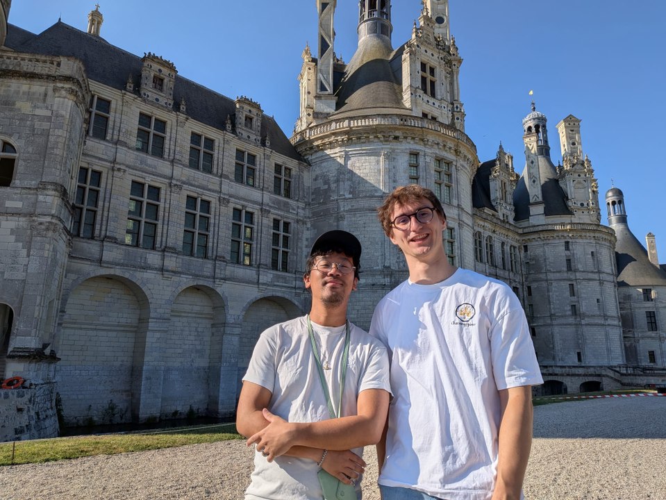Sako et Adrien en visite au château de Chambord pour le Hericraft