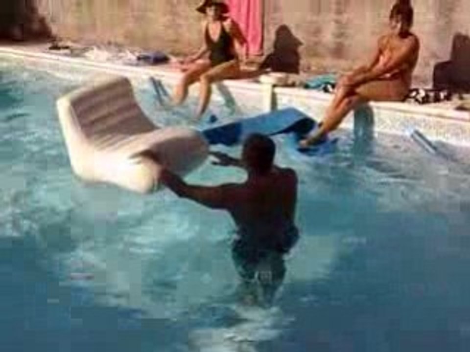 le fauteuil dans l'eau