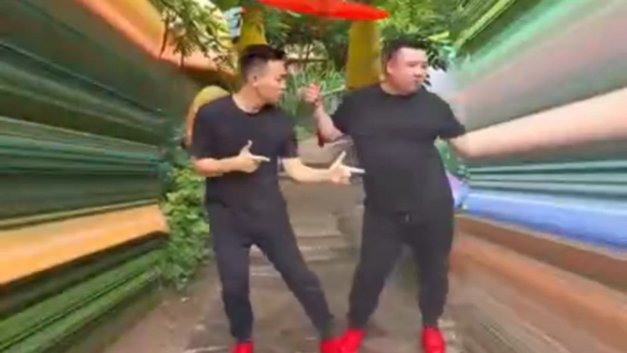 When Chinese People Hear a Bollywood Song Drop... 😂🕺