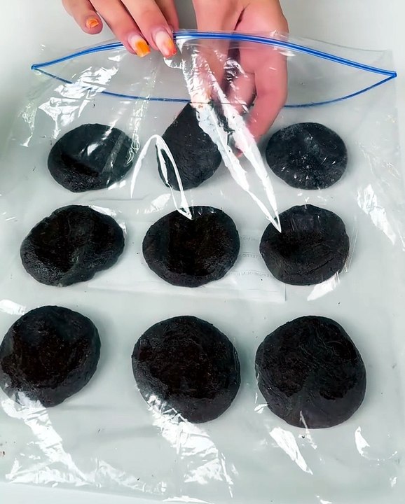 Clever freezer storage hack for baked goods🍪✨