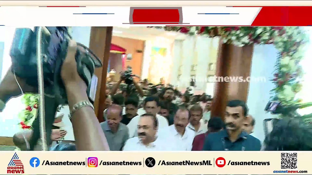 പരിപാടിയിൽ KSU നേതാവ് അലോഷ്യസ് സേവ്യറിന് മുഖംകെ...
