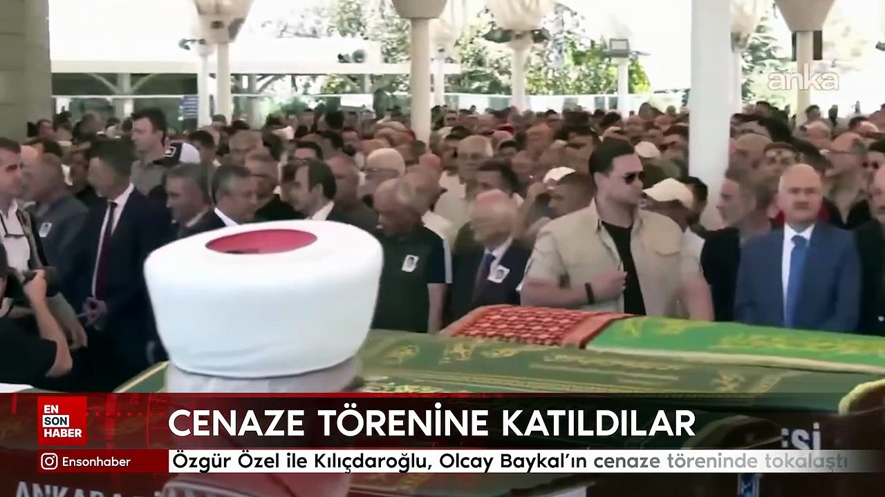 Özgür Özel ile Kemal Kılıçdaroğlu, Olcay Baykal’ın cenaze töreninde tokalaştı