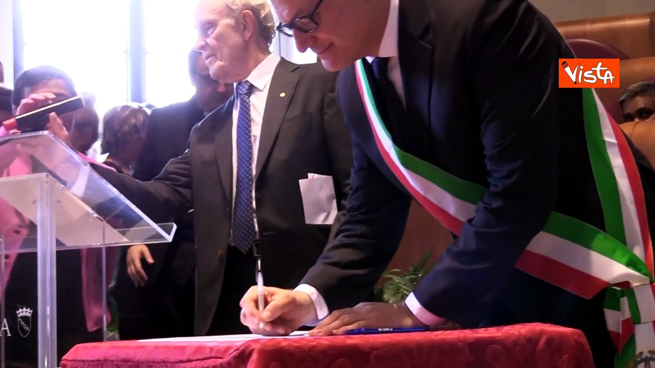 Gualtieri firma dichiarazione per la pace con i Premi Nobel in Campidoglio