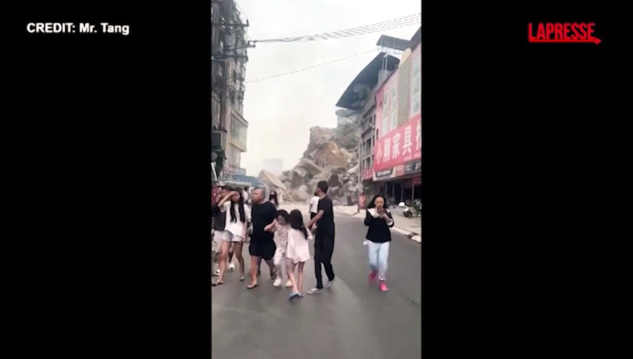 Cina: frana a Chongqing, seppellite diverse abitazioni: alcune persone intrappolate