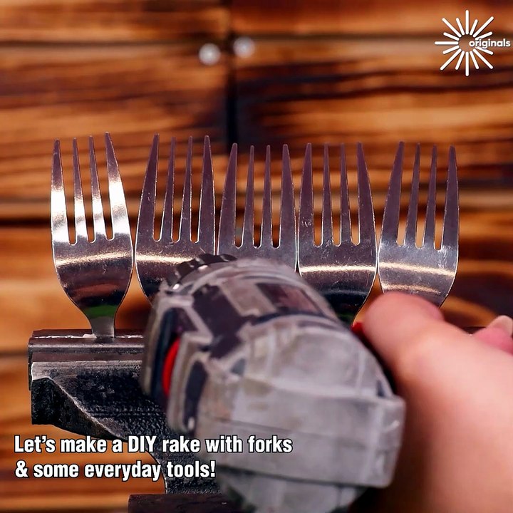 Let’s make a DIY rake with forks 👨‍🌾🍴