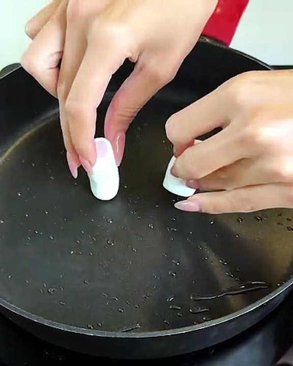 When you’re craving mushrooms but only have marshmallows 🍄😂