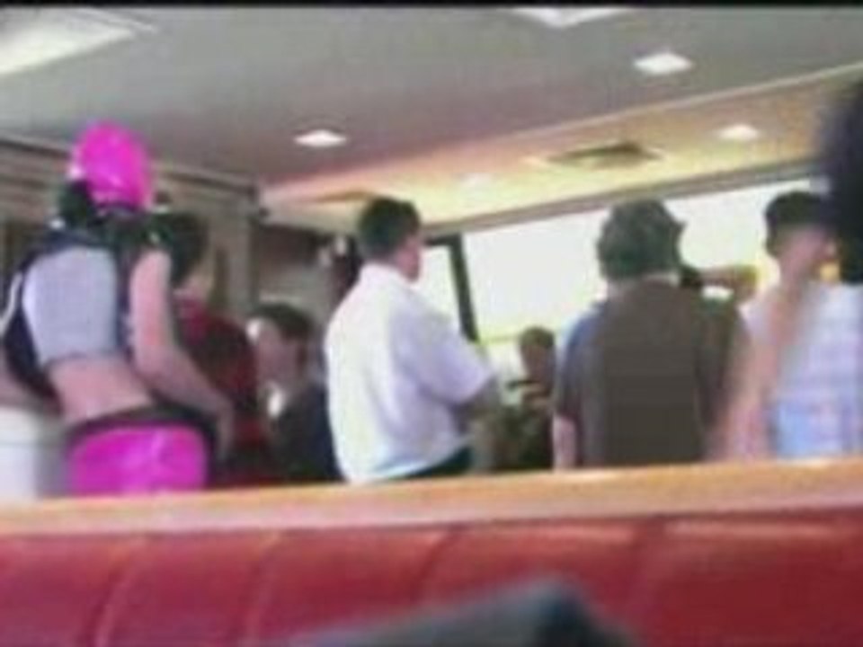 LES NO MAD SM BOYD à MACDO au MCDO Caméra Cachée